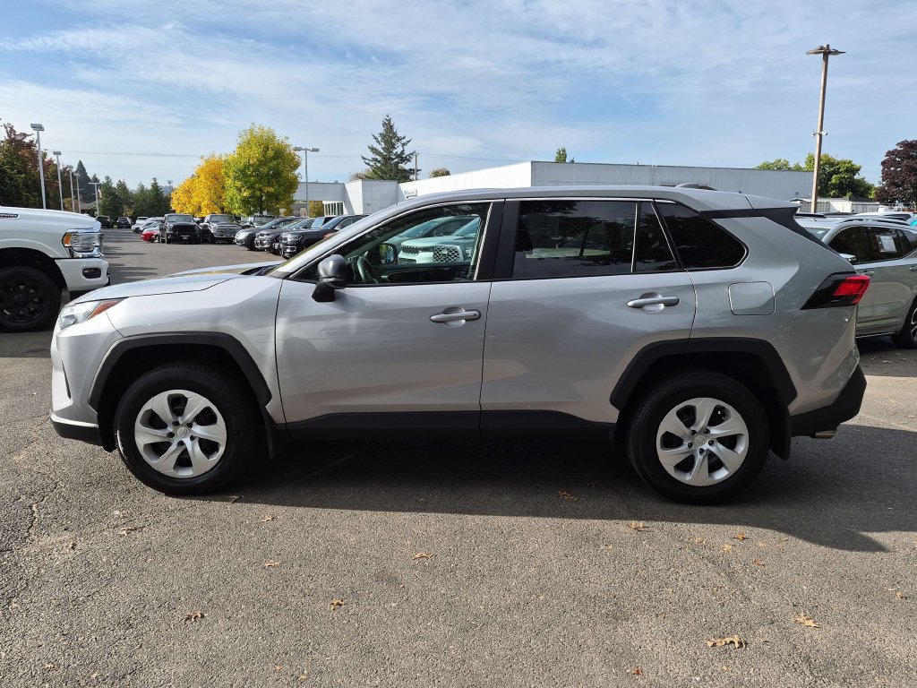 Used 2025 Toyota RAV4 LE AWD/4WD image 4