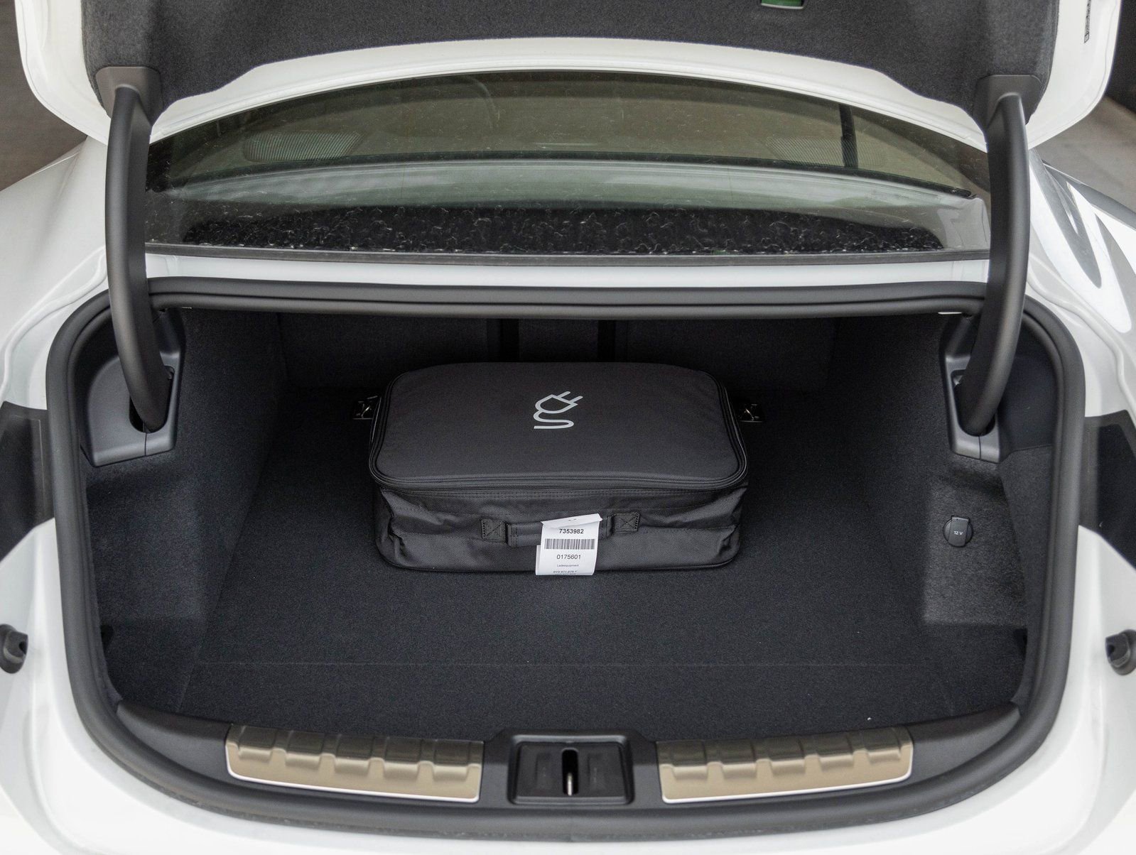 Used 2025 Porsche Taycan GTS image 31