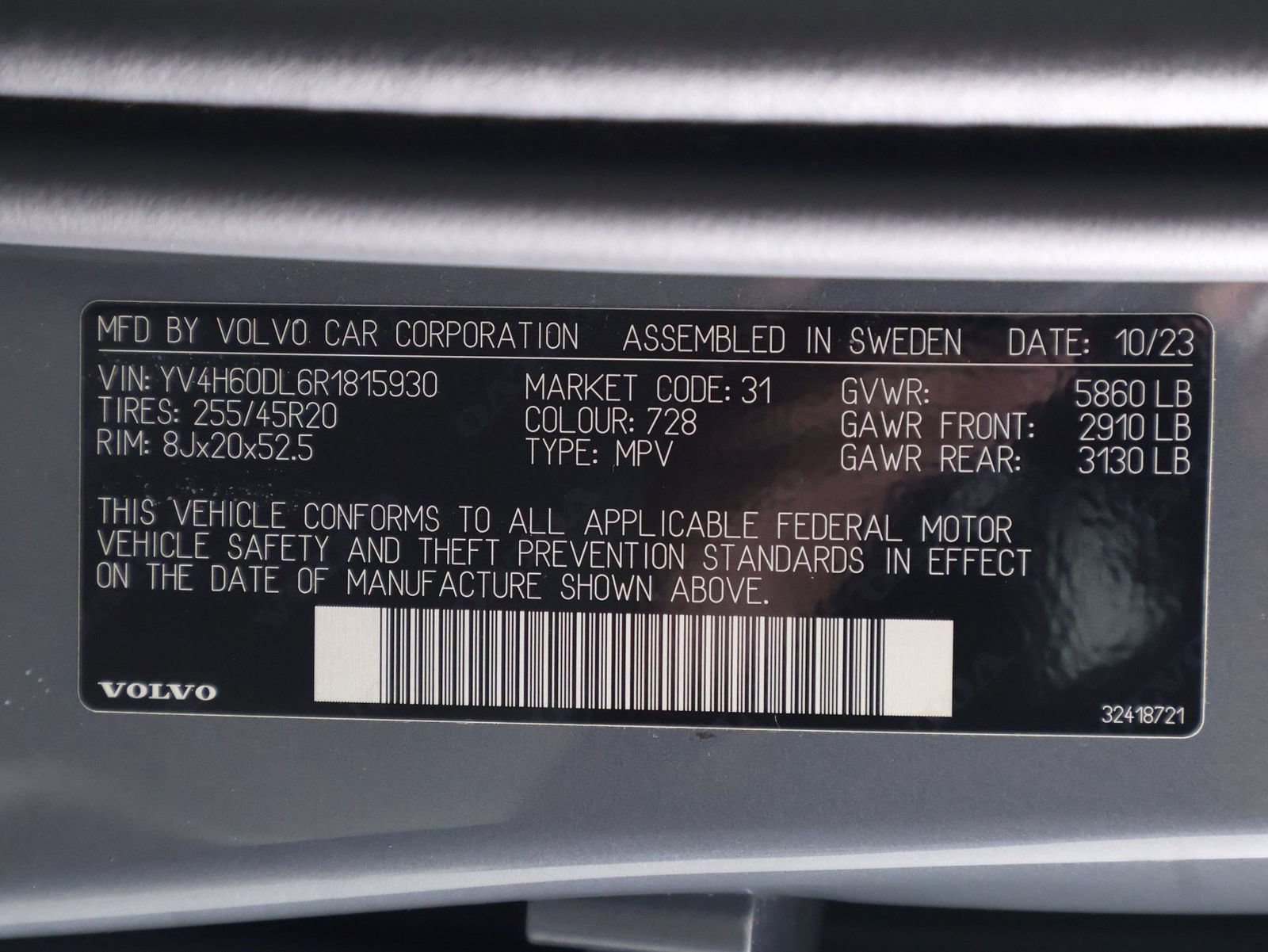 Certified 2024 Volvo XC60 T8 Plus w/ Climate Package AWD/4WD image 16