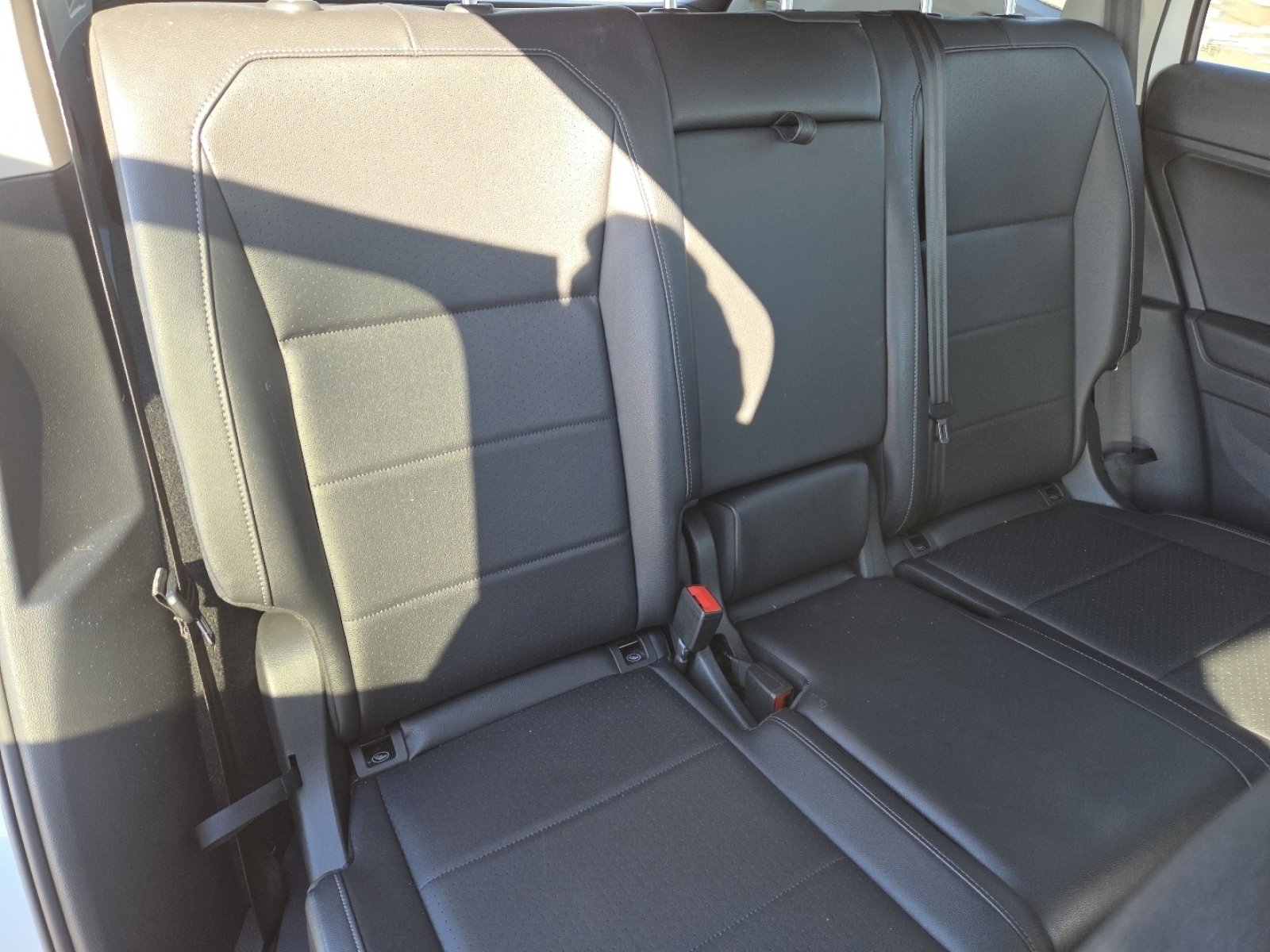 Used 2020 Volkswagen Tiguan SE image 19