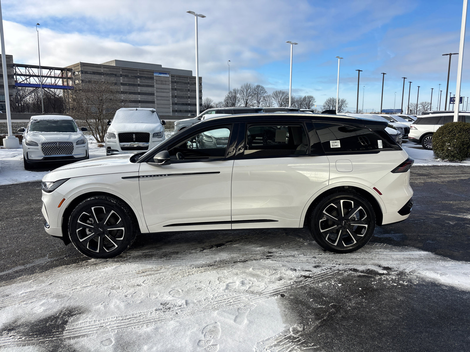 New 2026 Lincoln Nautilus Reserve image 4