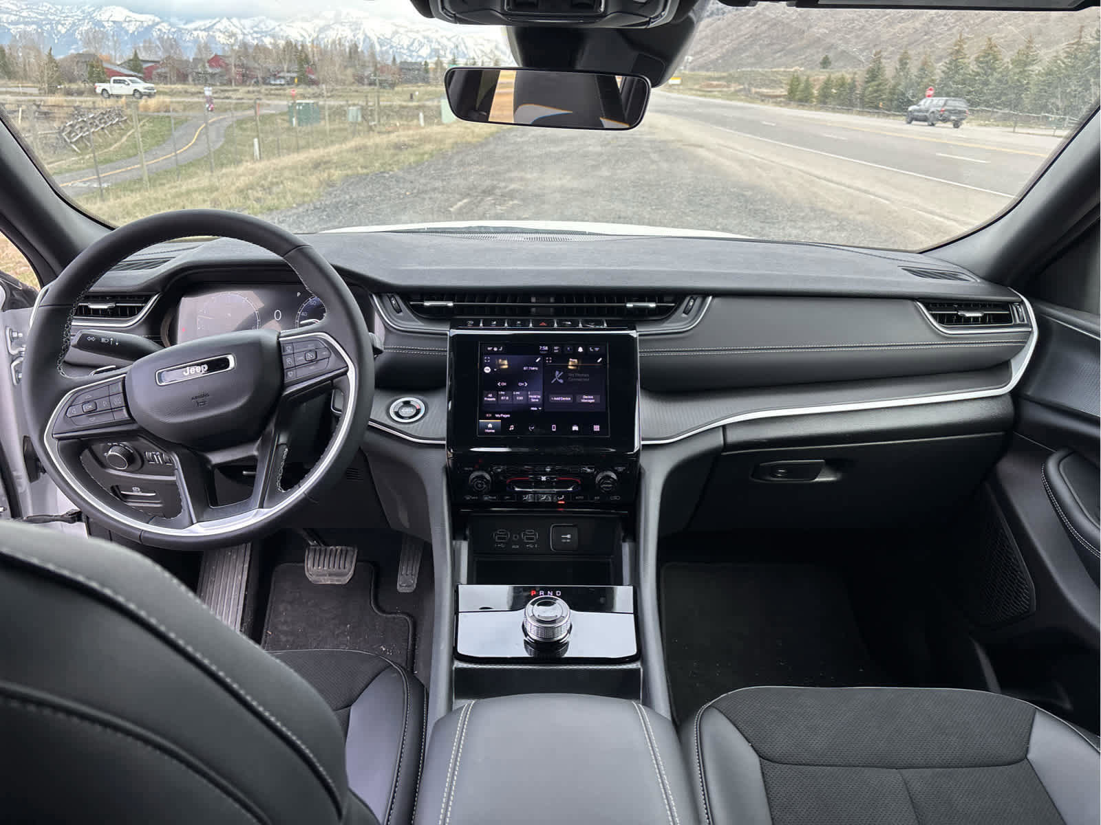 New 2025 Jeep Grand Cherokee Altitude image 28