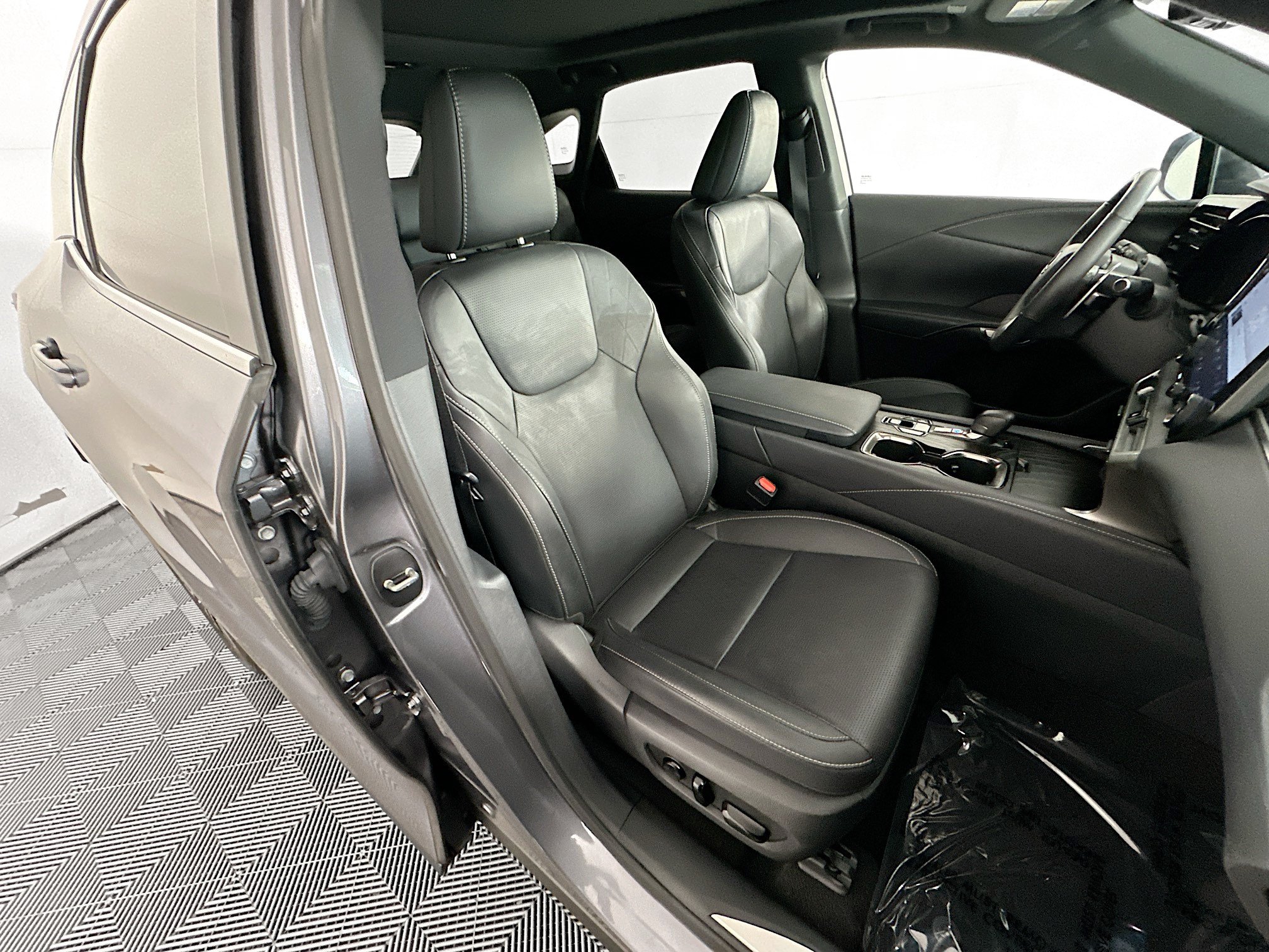 Used 2023 Lexus RX 350 w/ Accessory Package (2T) AWD/4WD image 28