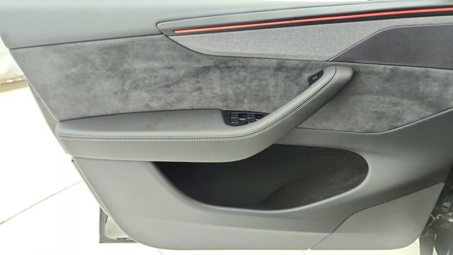 Used 2026 Tesla Model Y Long Range image 33
