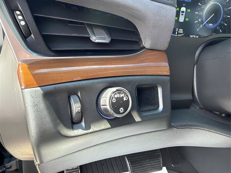 Used 2019 Cadillac Escalade ESV Luxury RWD image 24