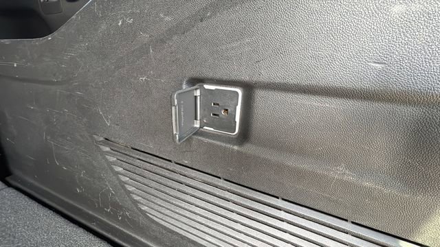 Used 2024 Chevrolet Suburban LT RWD image 38