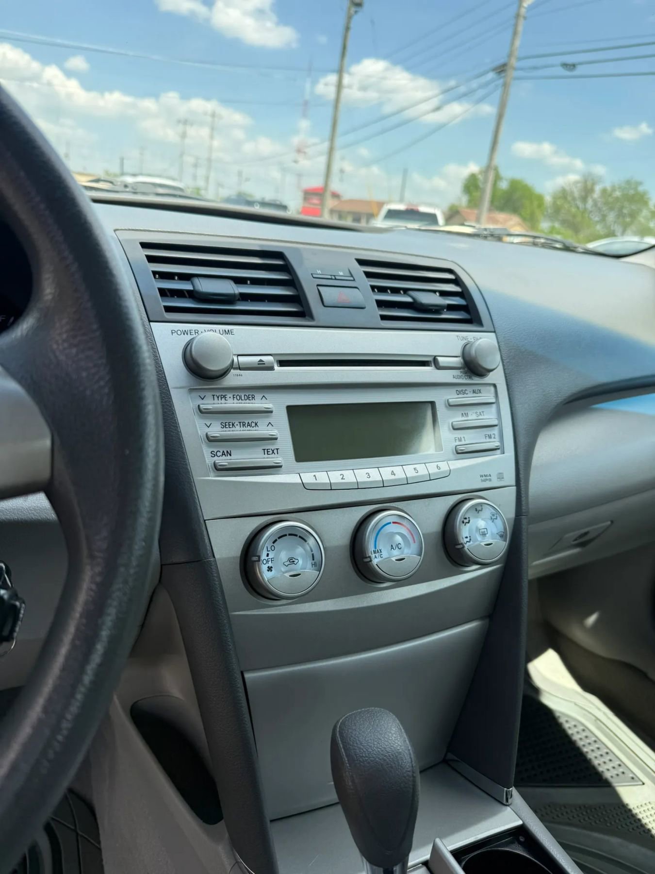 Used 2011 Toyota Camry LE FWD image 12