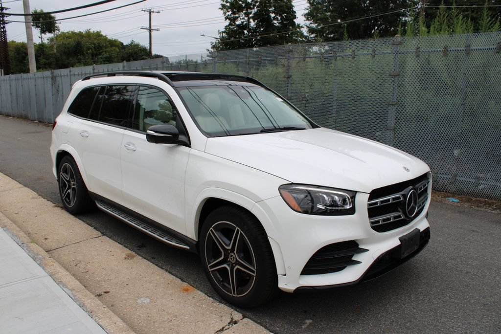 Used 2022 Mercedes-Benz GLS 450 4MATIC w/ AMG Line Exterior image 4