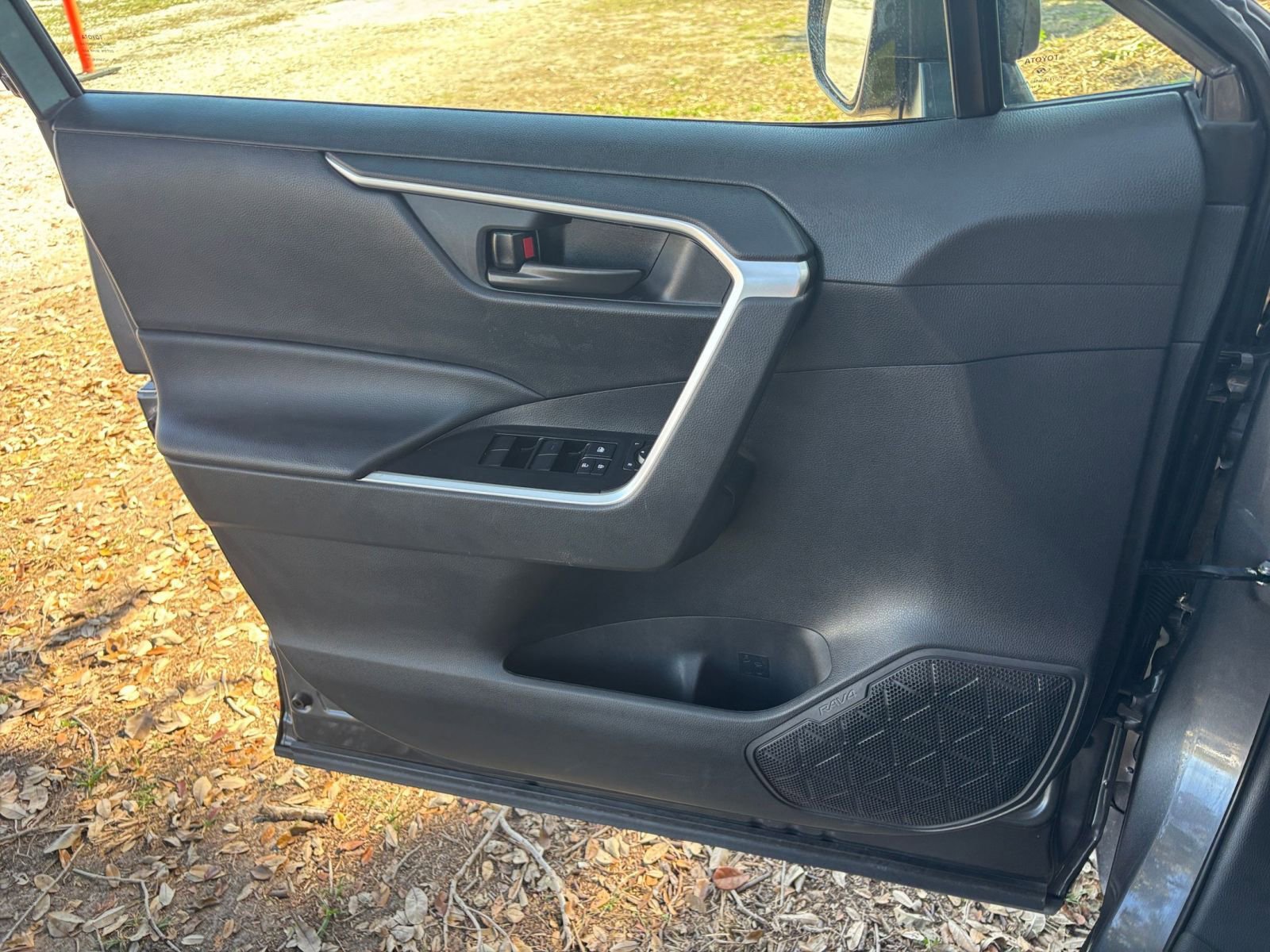 Used 2025 Toyota RAV4 LE AWD/4WD image 18