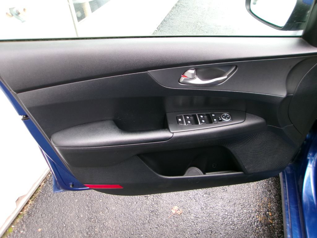 Used 2021 Kia Forte LXS image 8