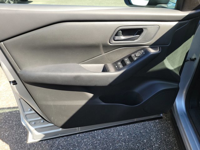 Used 2024 Nissan Rogue S image 18