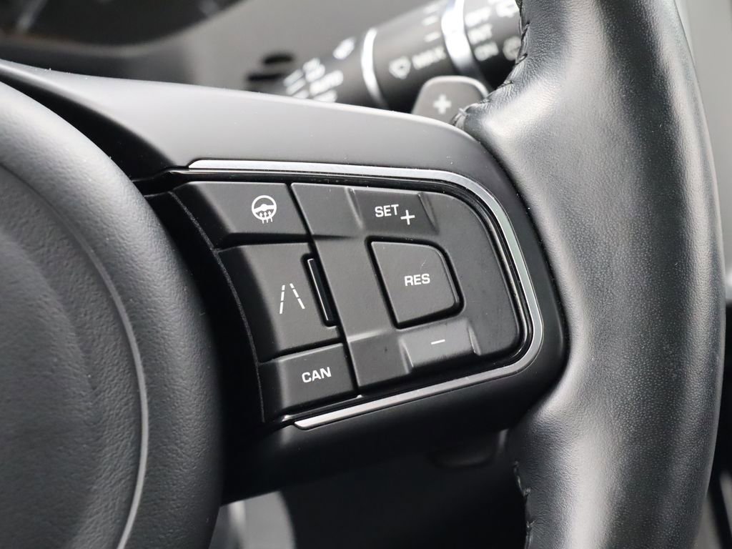 Used 2019 Jaguar F-PACE Premium AWD/4WD image 19