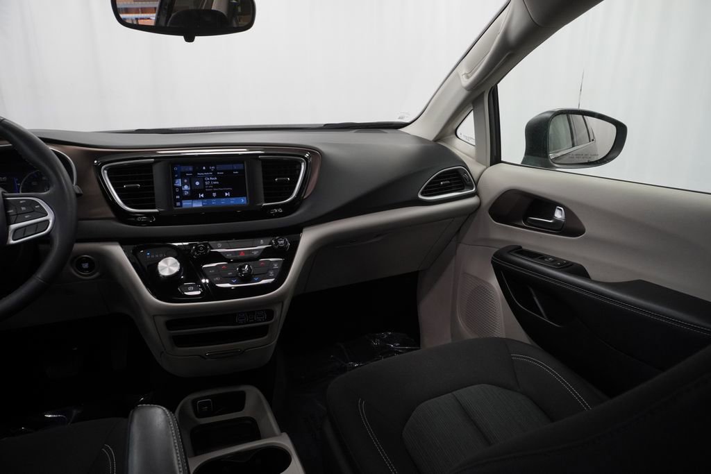 Certified 2023 Chrysler Voyager LX FWD image 28