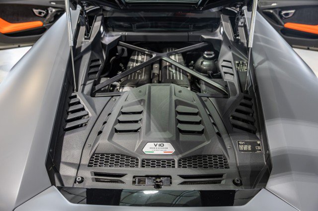 Used 2022 Lamborghini Huracan EVO RWD image 28