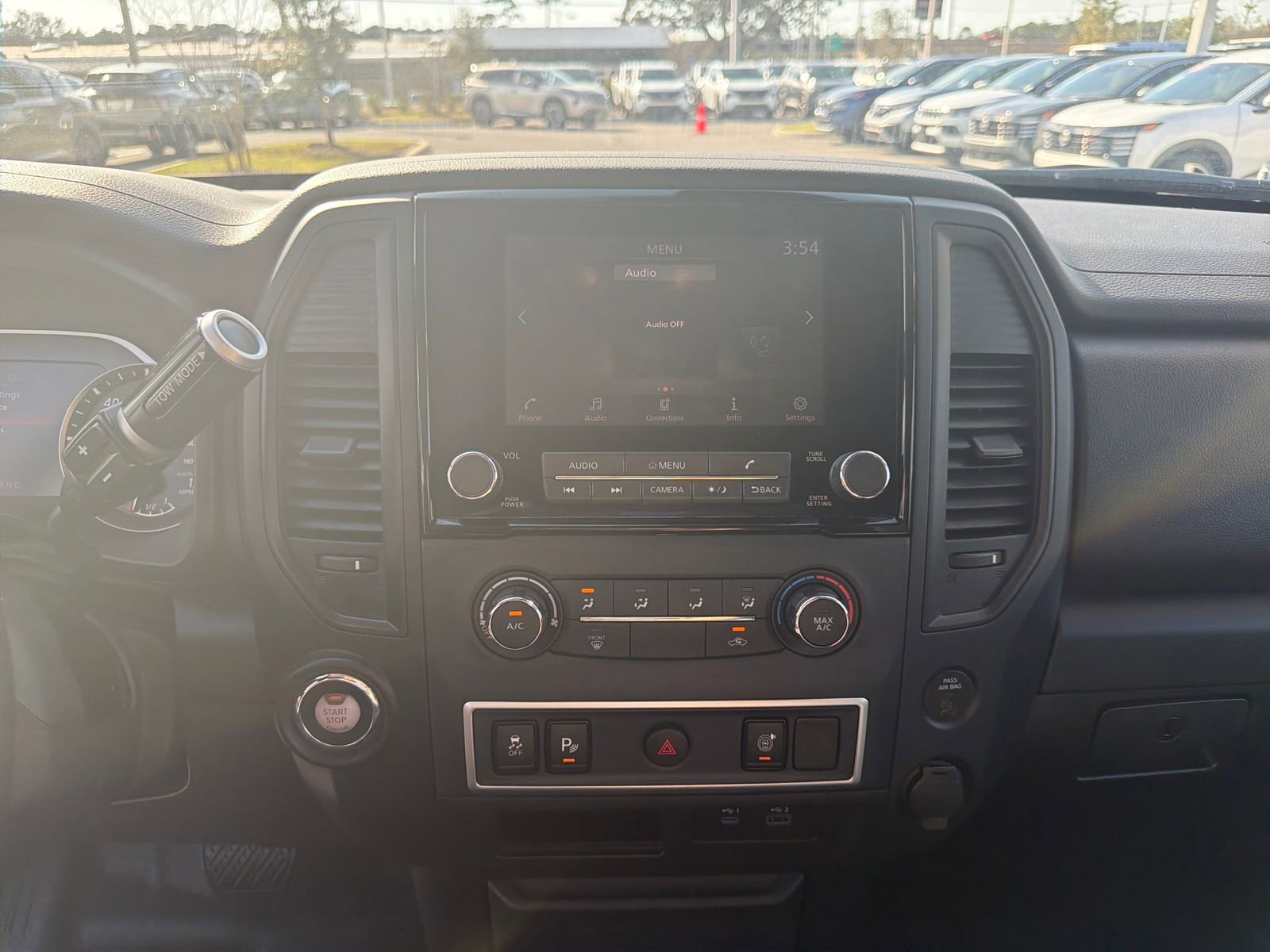 Used 2022 Nissan Titan S image 27