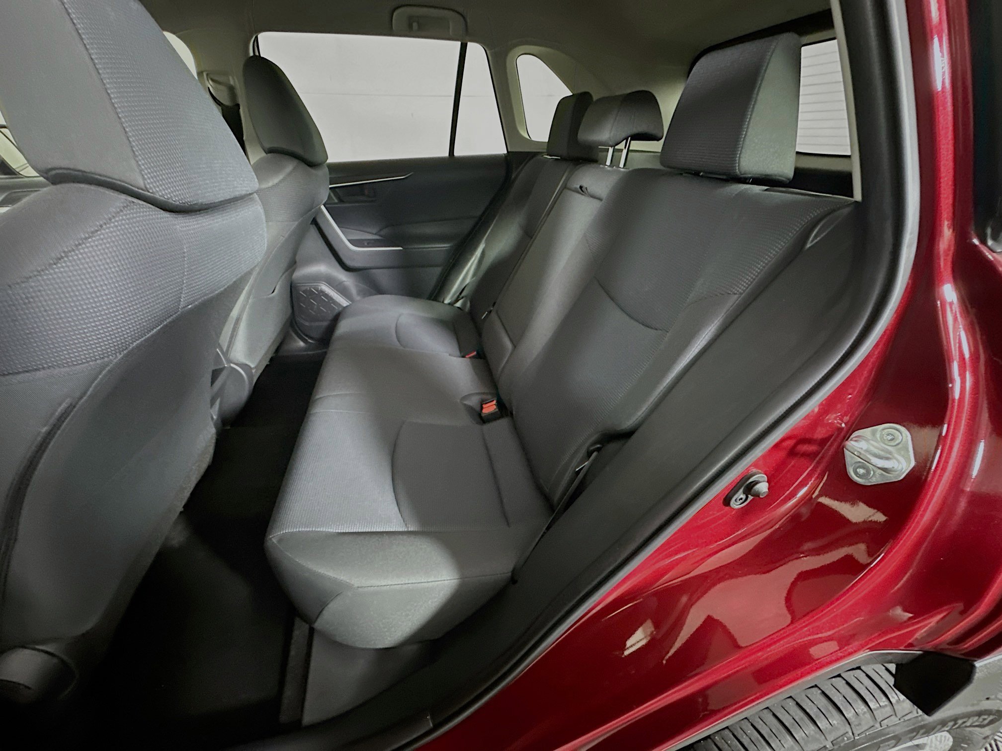 Used 2019 Toyota RAV4 LE FWD image 25