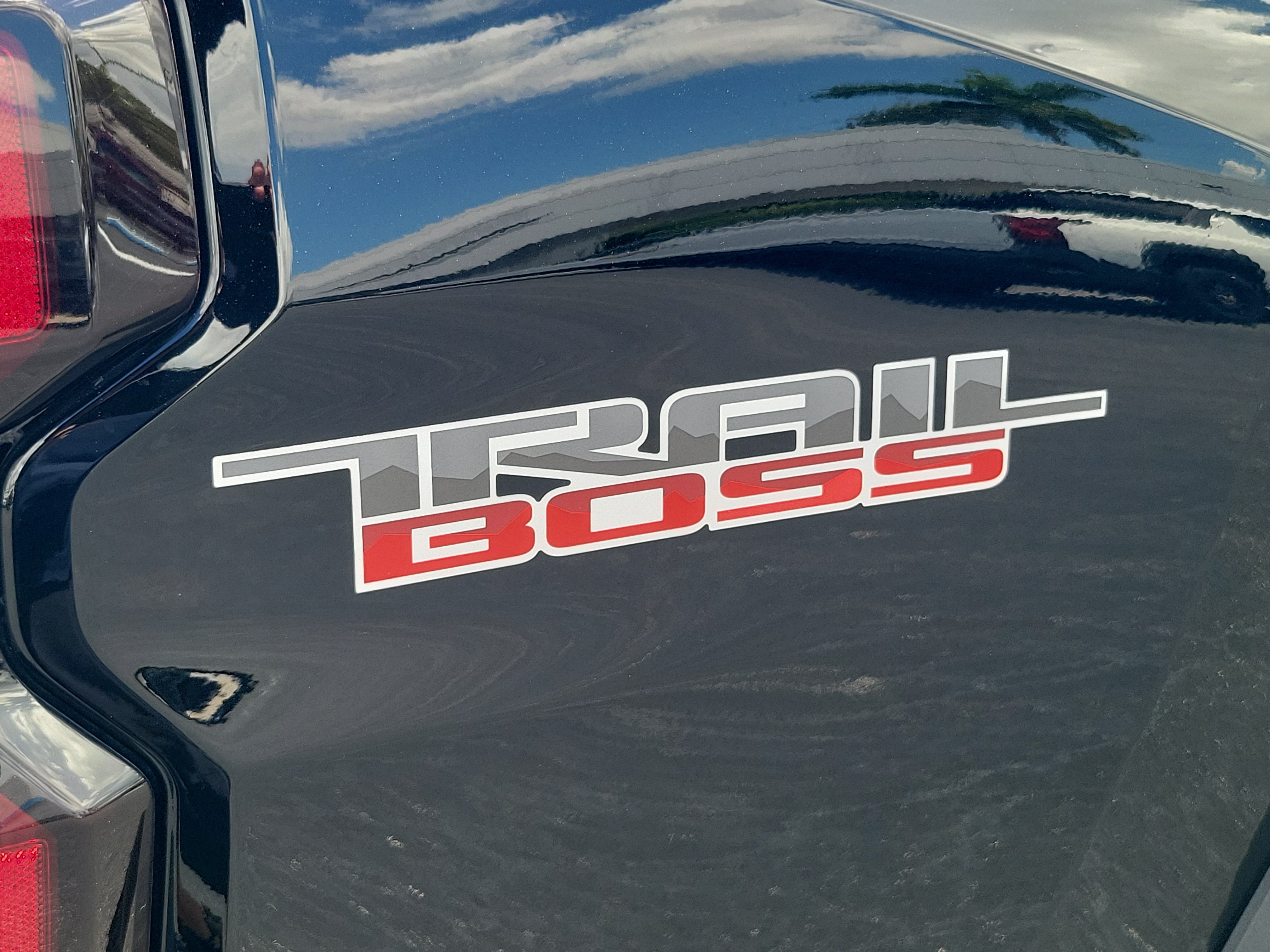 Used 2024 Chevrolet Colorado Trail Boss AWD/4WD image 5