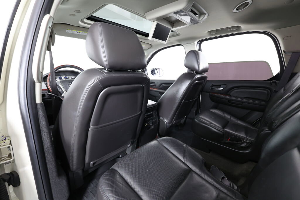 Used 2010 Cadillac Escalade Luxury AWD/4WD image 14