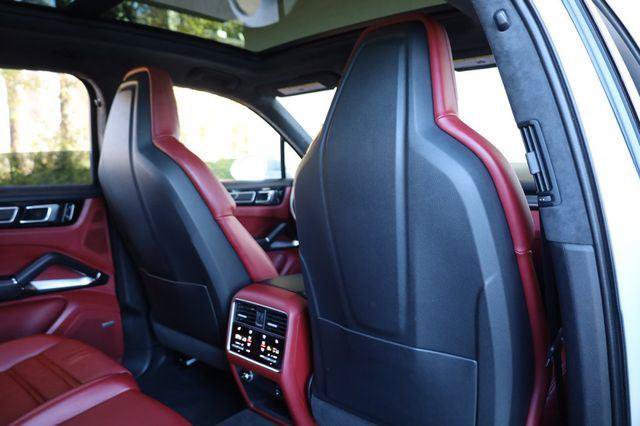 Used 2021 Porsche Cayenne Turbo w/ Premium Package Plus AWD/4WD image 24