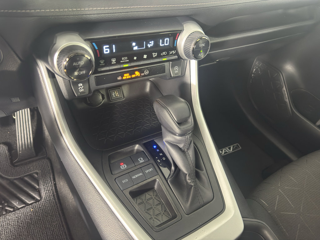 Used 2024 Toyota RAV4 XLE w/ Convenience Package FWD image 25