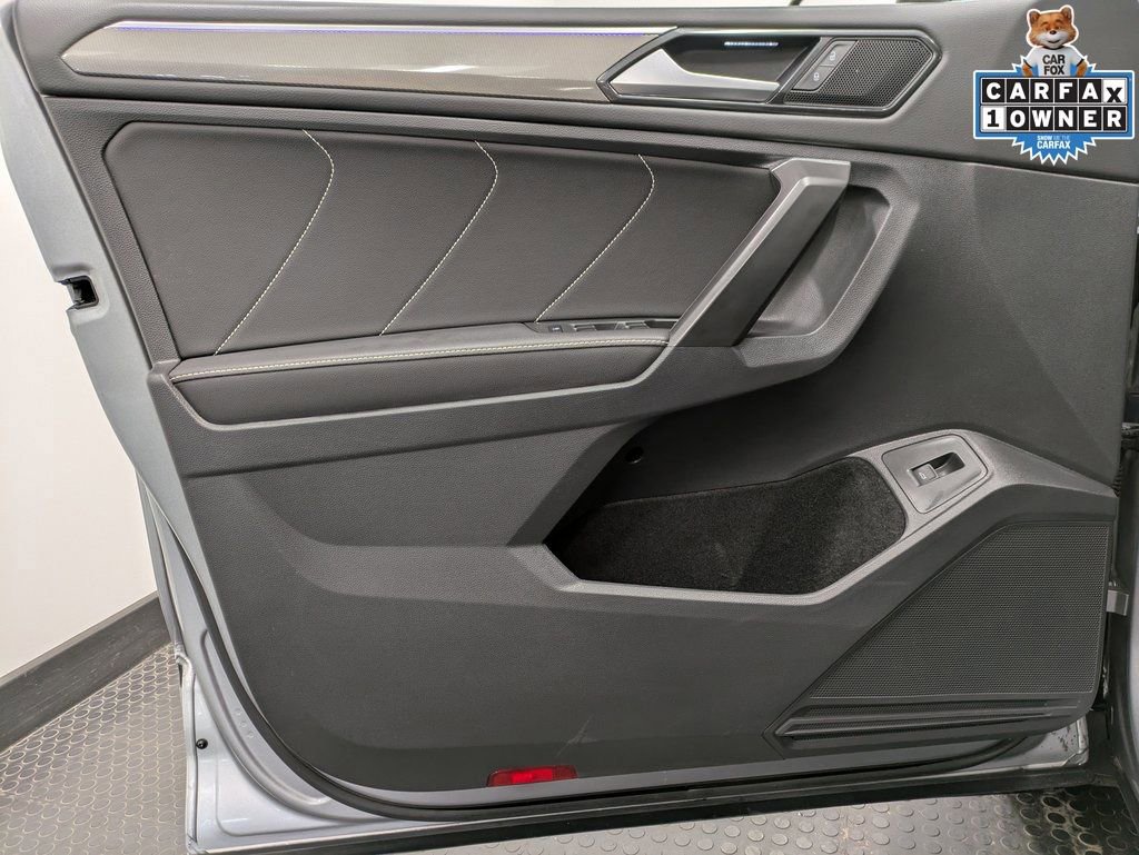 Used 2022 Volkswagen Tiguan SE R-Line image 8