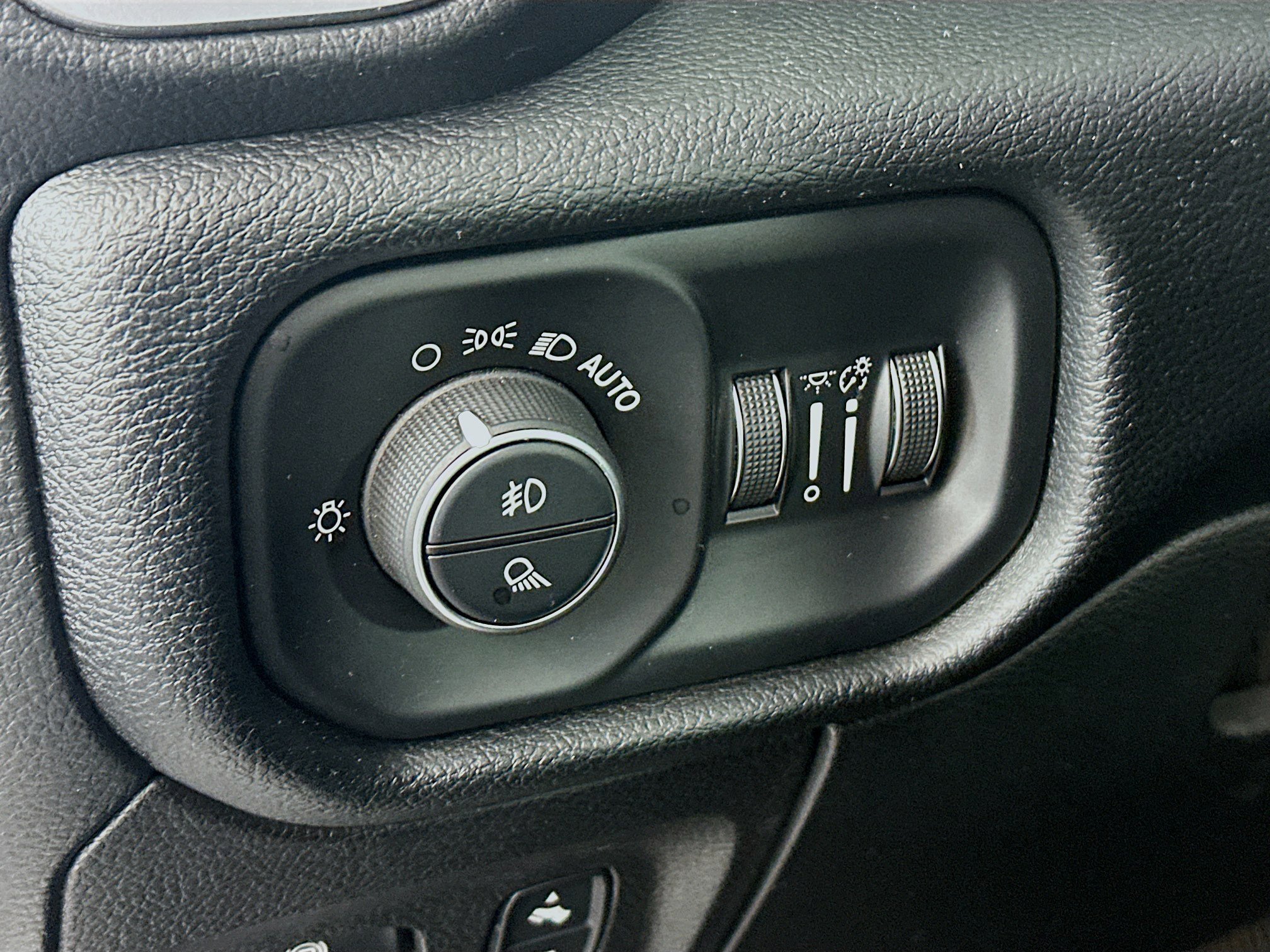 Used 2020 RAM 1500 Laramie AWD/4WD image 16