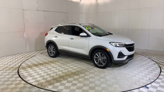 Used 2023 Buick Encore GX Essence w/ Experience Buick Package FWD image 2