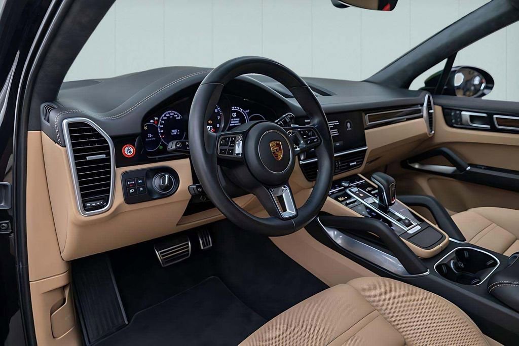 Used 2022 Porsche Cayenne Turbo image 18