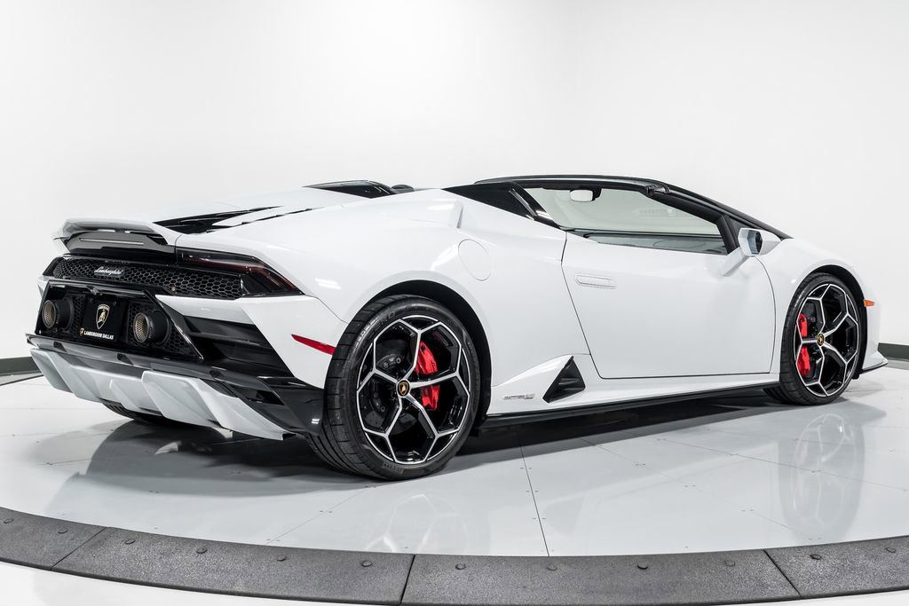 Used 2022 Lamborghini Huracan EVO RWD image 3
