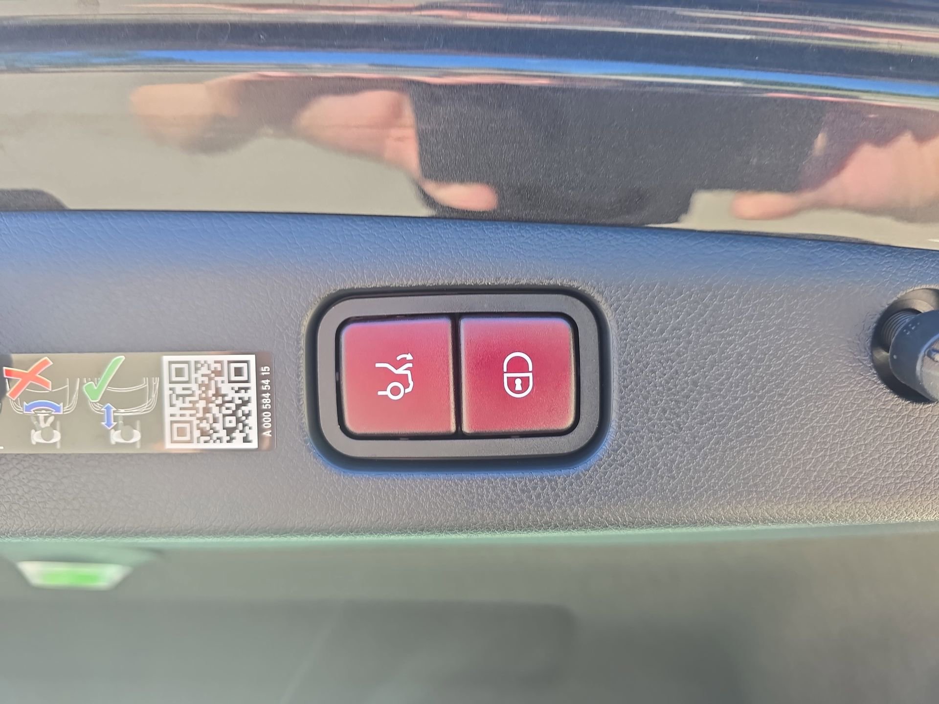 Used 2025 Mercedes-Benz E 350 Sedan image 13