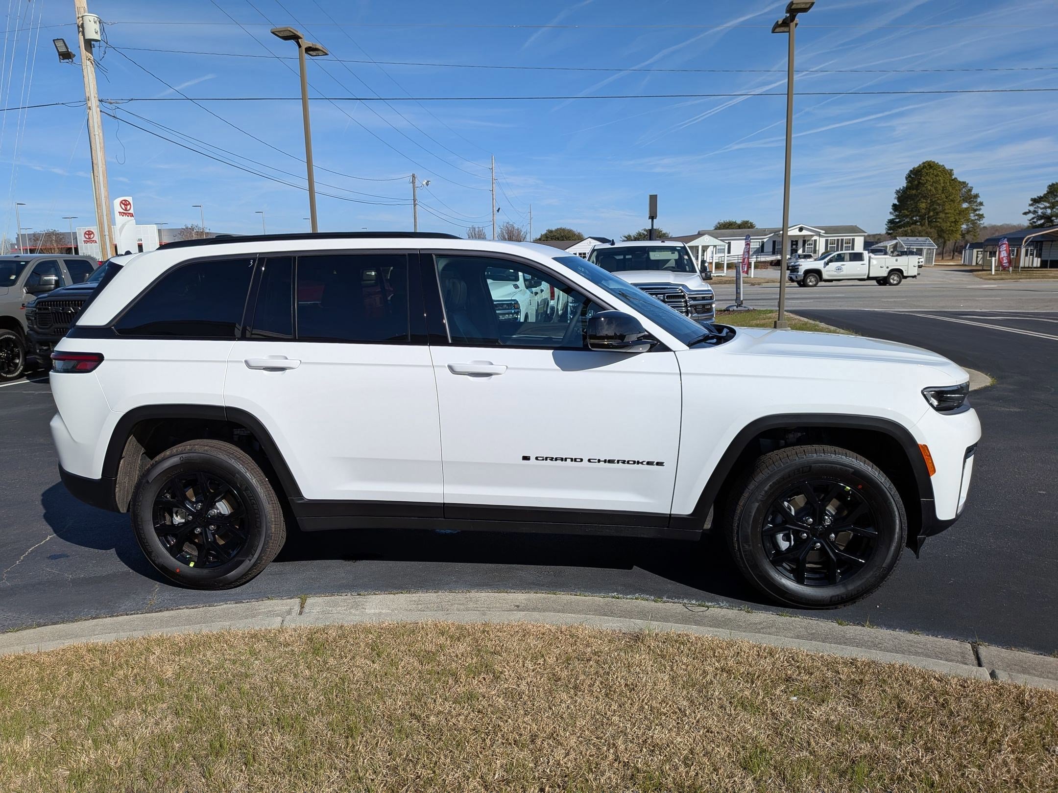 New 2026 Jeep Grand Cherokee Altitude AWD/4WD image 4