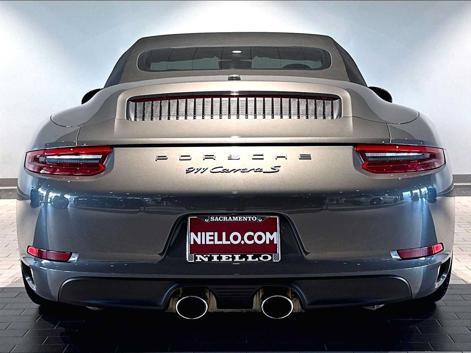 Used 2017 Porsche 911 Carrera S RWD image 10