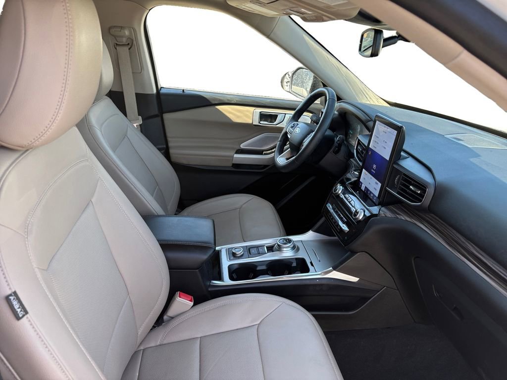 Used 2023 Ford Explorer Limited w/ Limited Technology Package AWD/4WD image 17
