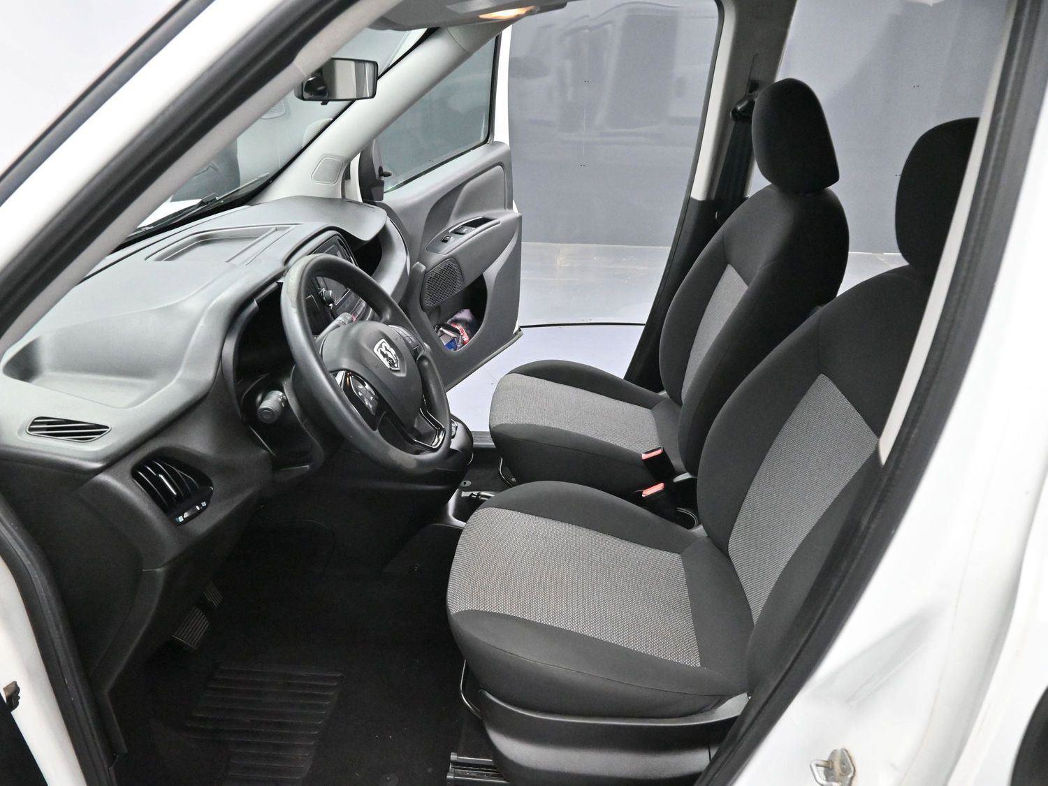 Used 2020 RAM ProMaster City Tradesman image 12