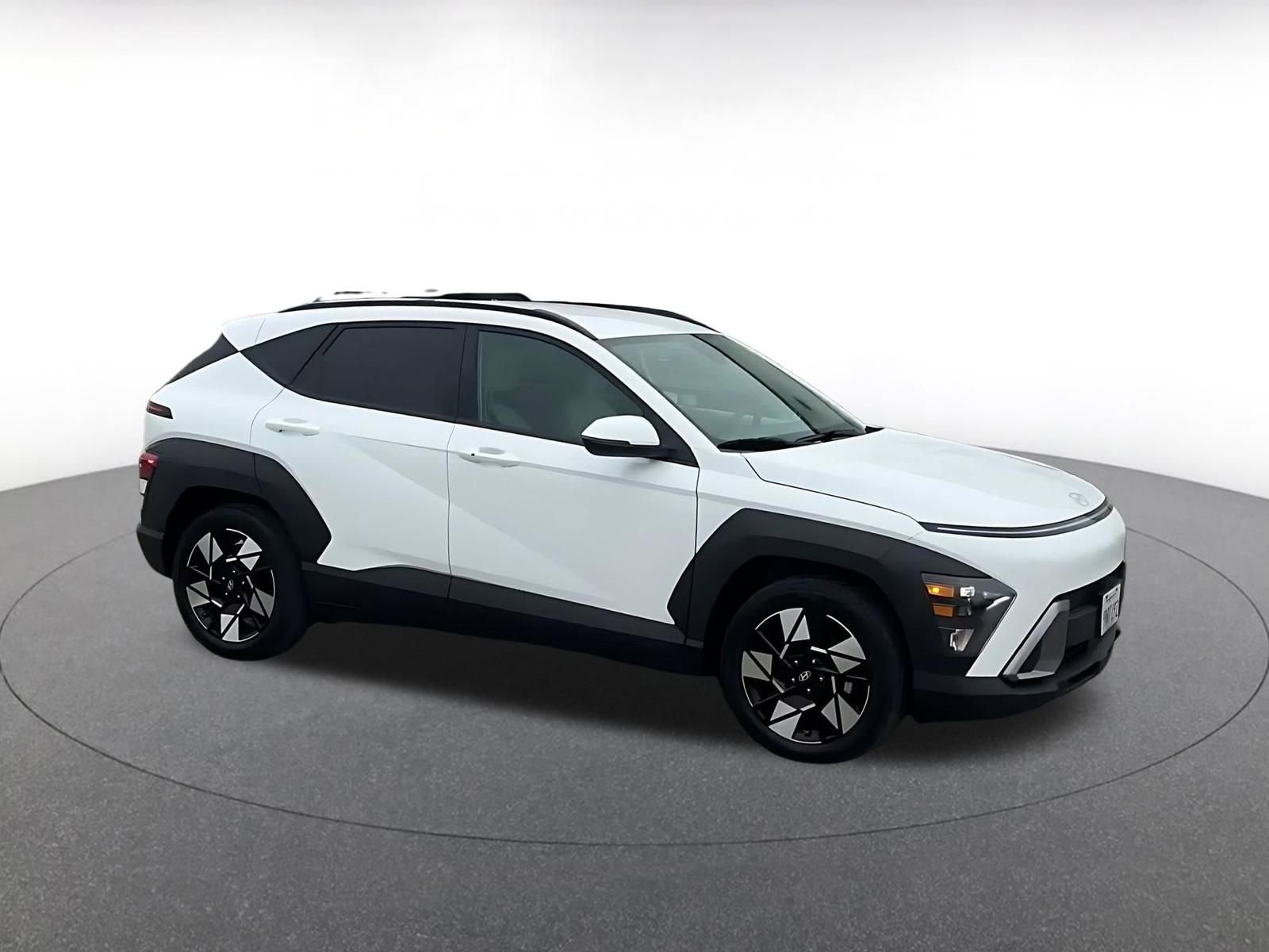 Used 2025 Hyundai Kona SEL image 2