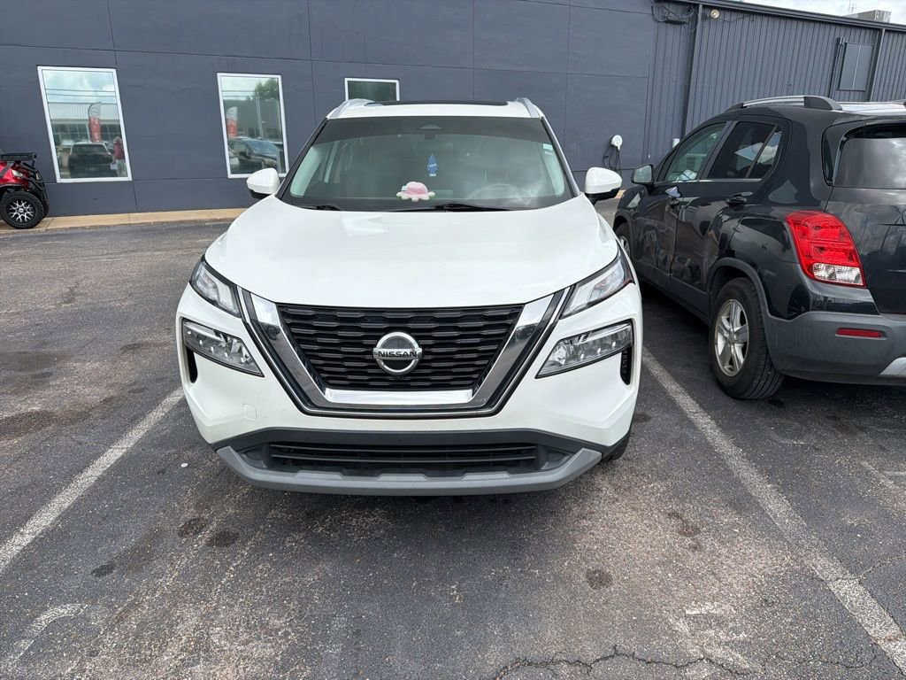 Used 2021 Nissan Rogue SV w/ Premium Package FWD image 2
