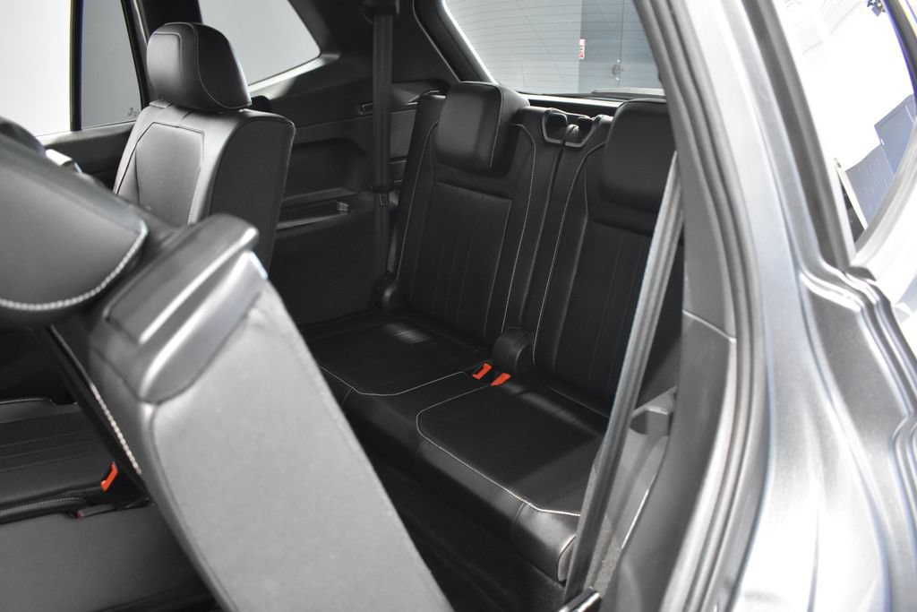 Used 2023 Volkswagen Tiguan SE R-Line FWD image 32