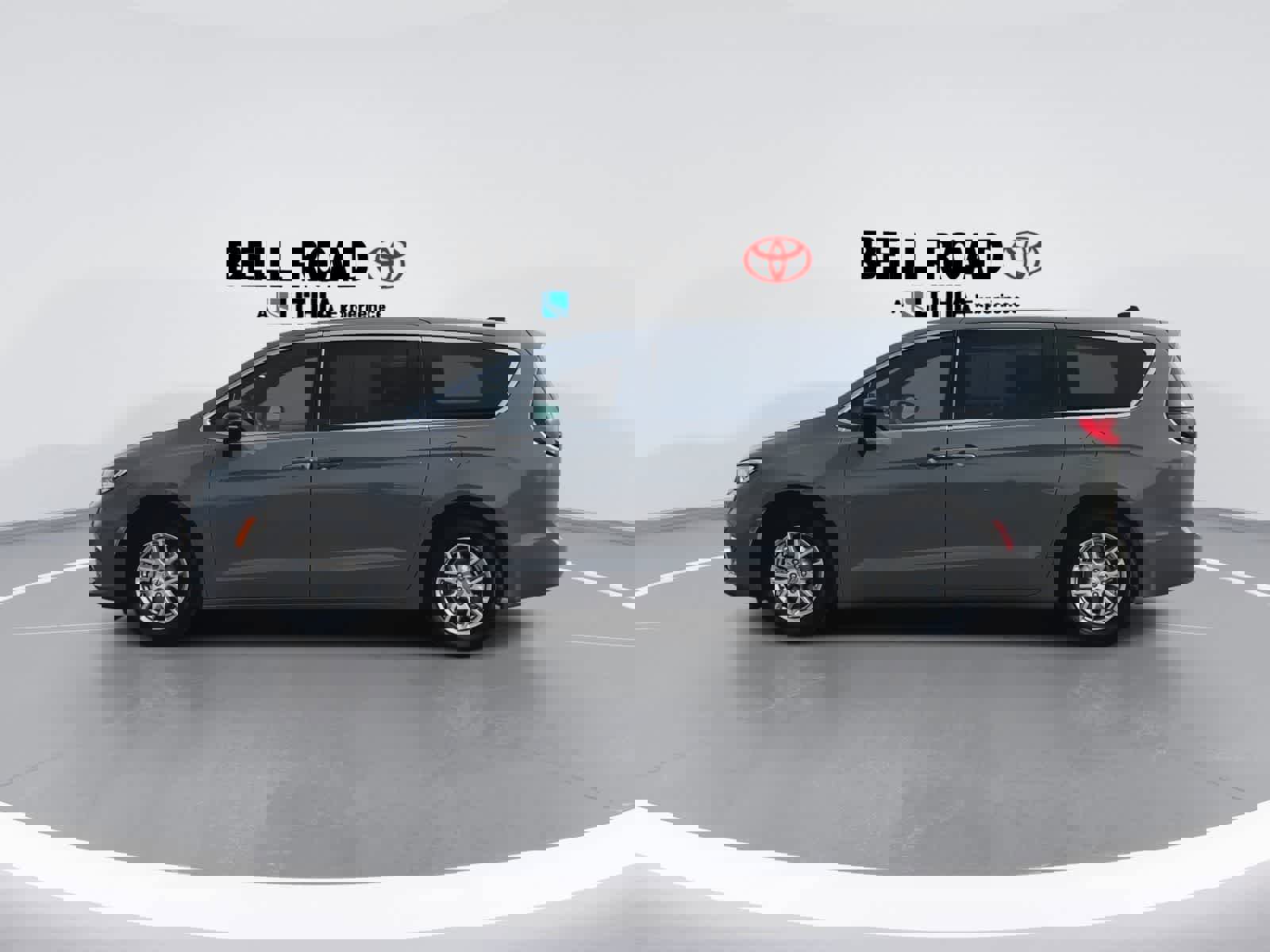 Used 2025 Chrysler Pacifica Select FWD image 6