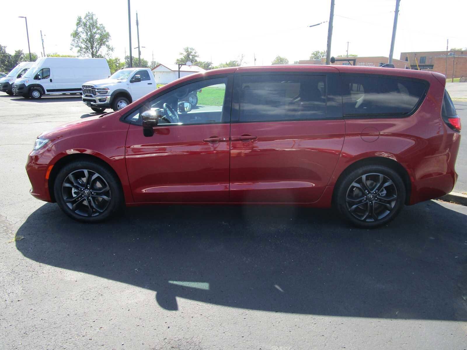 New 2026 Chrysler Pacifica Select image 7