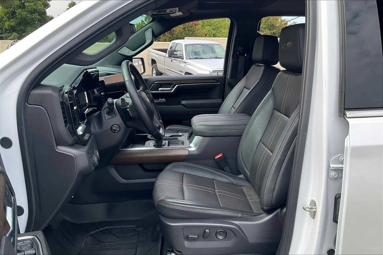 Used 2024 Chevrolet Silverado 1500 High Country w/ High Country Premium Package image 26