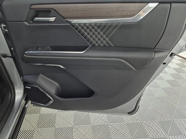 Used 2025 GMC Acadia Denali FWD image 33