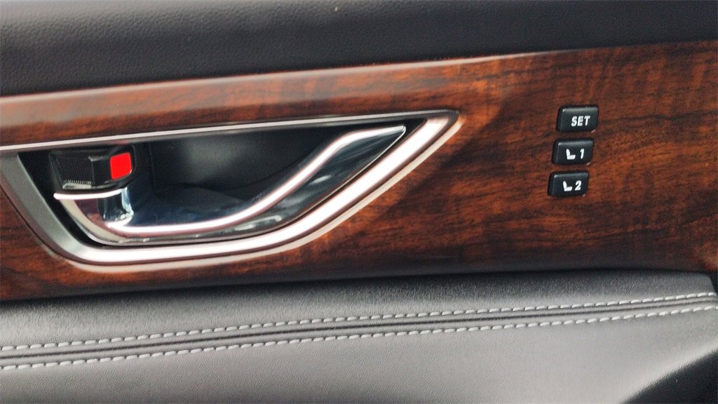 Used 2023 Subaru Ascent Touring image 9