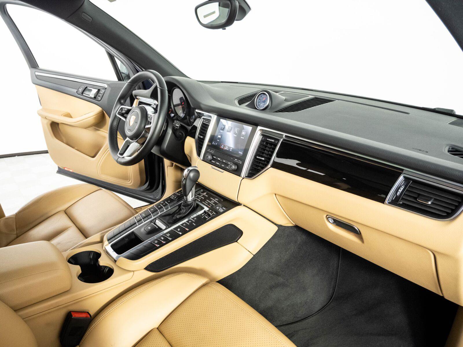 Used 2018 Porsche Macan AWD/4WD image 22