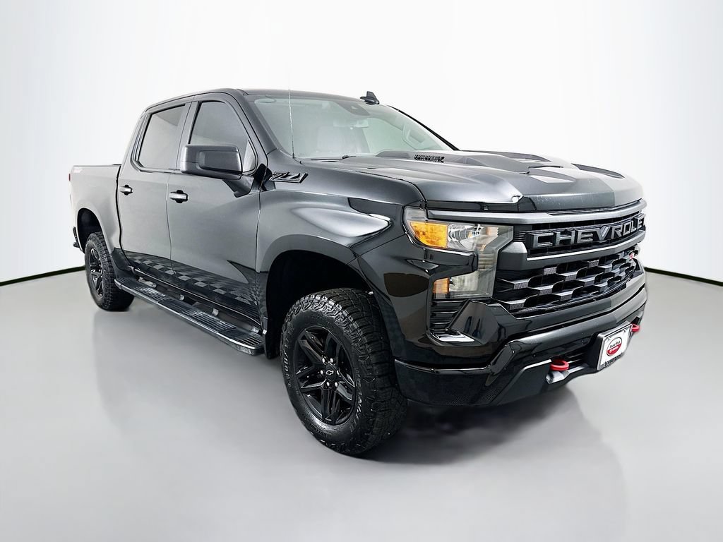 Used 2025 Chevrolet Silverado 1500 Custom Trail Boss w/ LPO, Dark Essentials Package AWD/4WD image 3