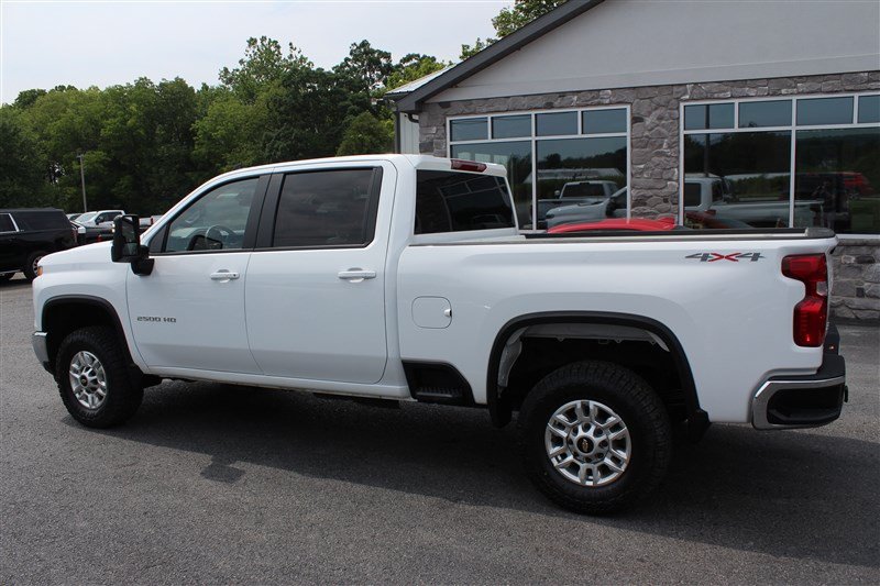 Used 2025 Chevrolet Silverado 2500 LT w/ Convenience Package AWD/4WD image 4