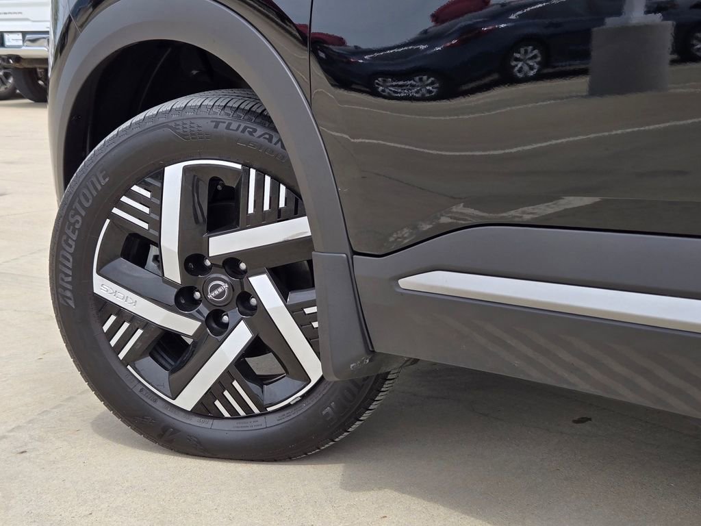 Used 2025 Nissan Kicks SV image 30
