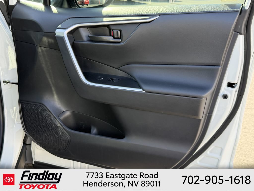 Used 2022 Toyota RAV4 LE w/ Carpet Mat Package (TMS) FWD image 16