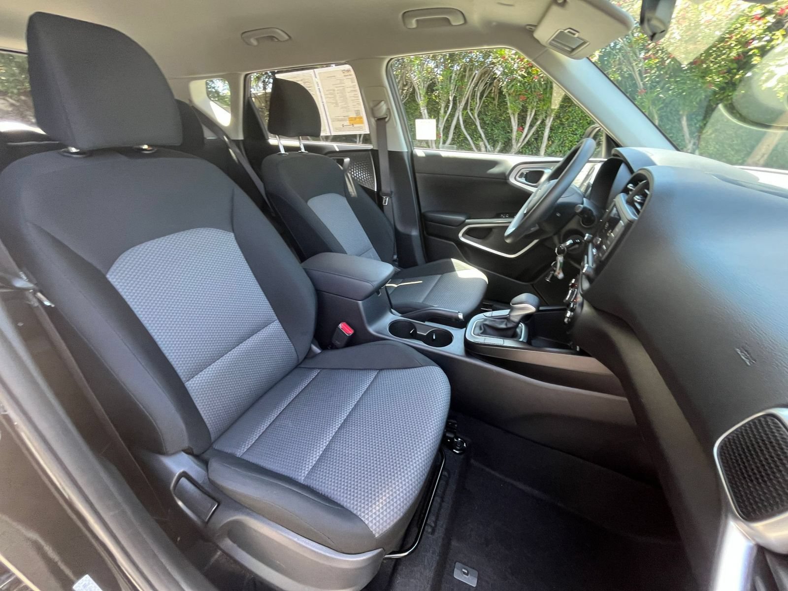Used 2025 Kia Soul LX w/ LX Technology Package FWD image 33