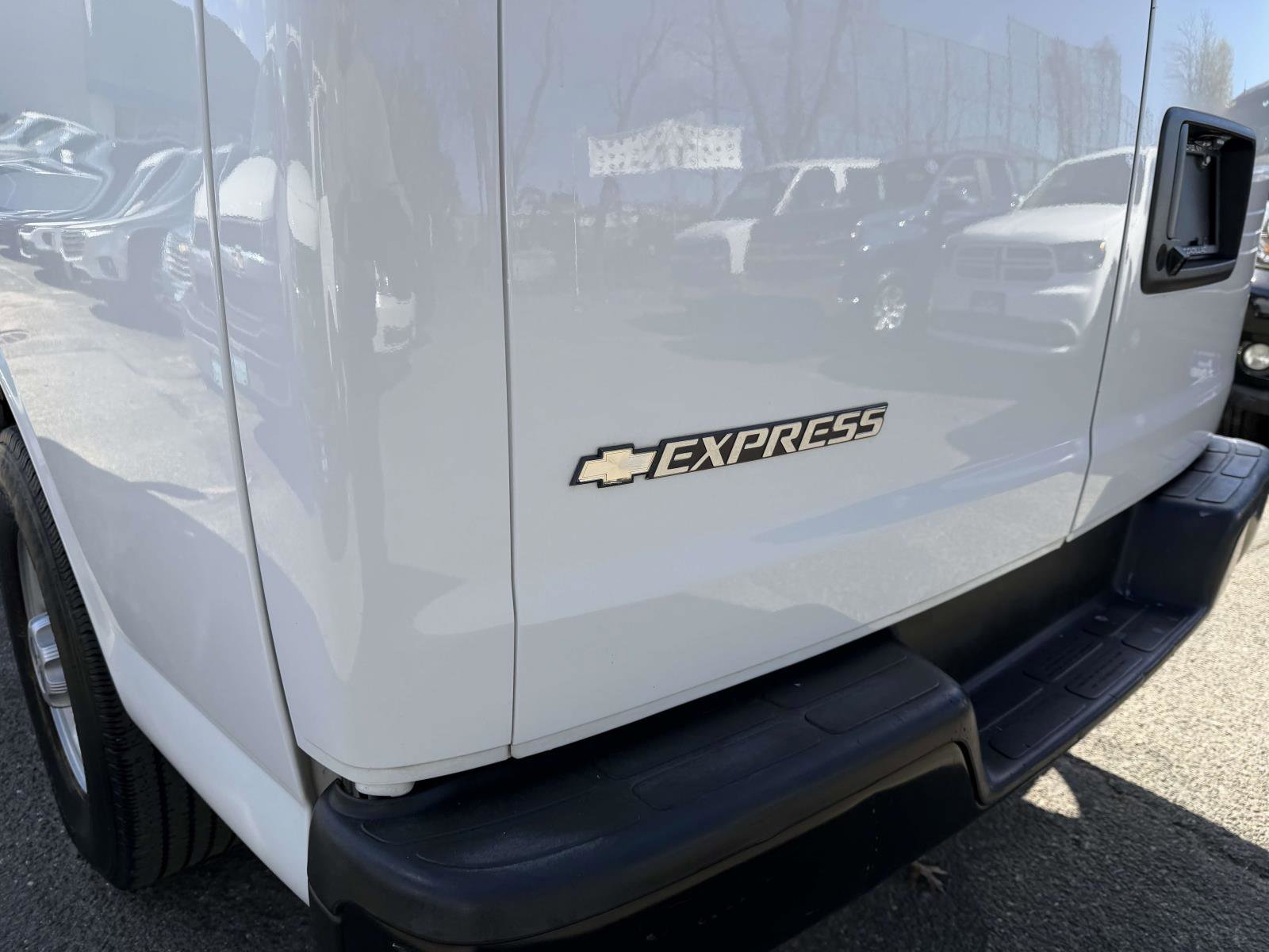 Used 2019 Chevrolet Express 2500 w/ Driver Convenience Package RWD image 11