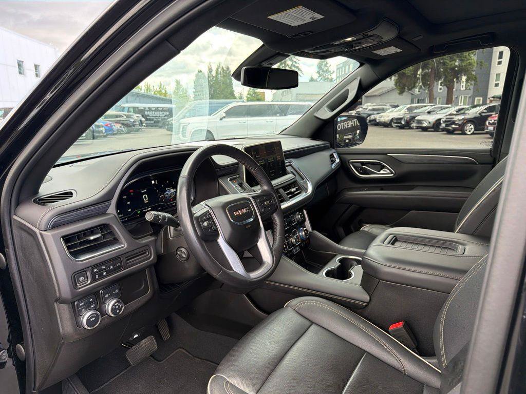 Used 2022 GMC Yukon SLT w/ SLT Luxury Package AWD/4WD image 17
